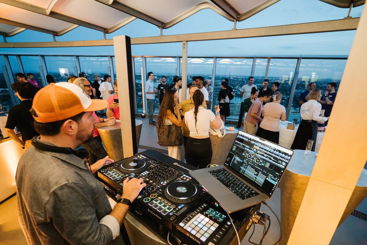 Event DJ Markus Rosenbaum at KölnSKY: Live set for Heroic Labs with a view of the Cologne skyline during Gamescom Week.
