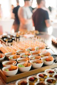 Event Catering and DJ Entertainment: Stylishly presented finger food at the Gamescom rooftop gig in KölnSKY.