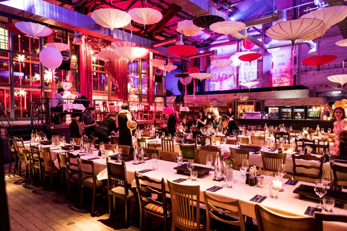 Exclusive Event Location Seifenfabrik: A festively lit room awaits the start of the event with a professional DJ.