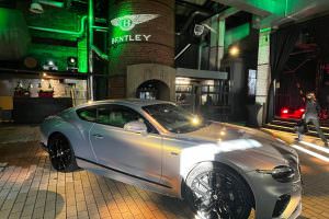 At an event in the soap factory, a Bentley is standing in the festival hall.