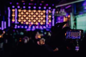 Atmospheric play of lights on the event stage at Lofthaus Düsseldorf during the Toni Kroos Foundation's anniversary.