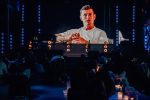 Opening on the event stage at the Lofthaus: a video shows the work of Toni Kroos for his foundation during the 10th anniversary.