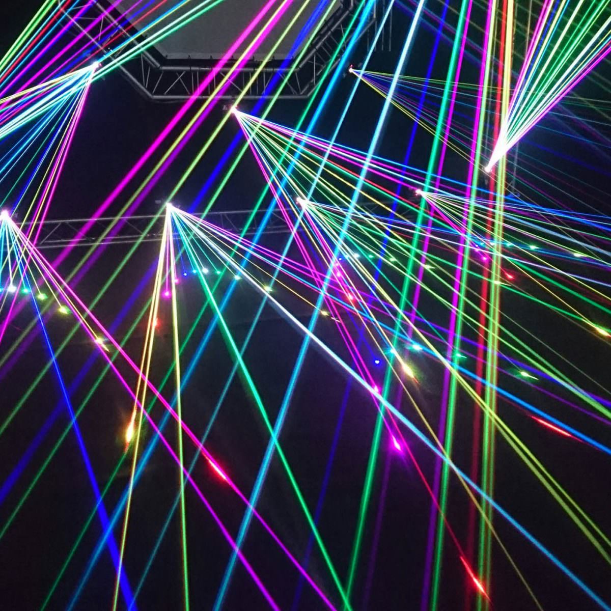 Neon Laser in gelb, grün, lila, blau und rot