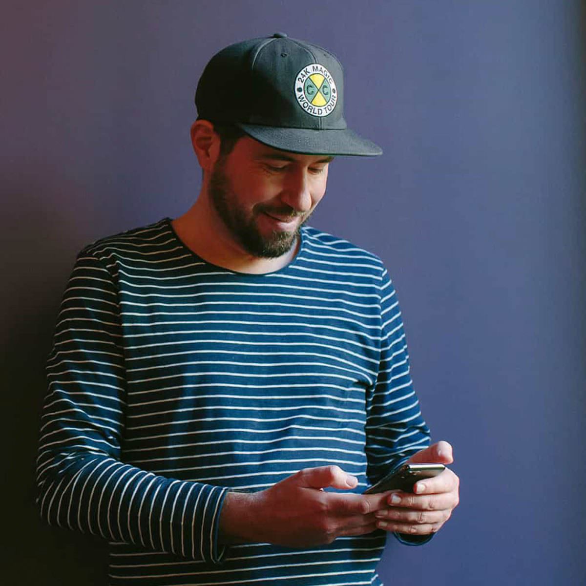 Portraitfoto von Event-DJ Markus Rosenbaum, der auch für Shop-Events gebucht werden kann